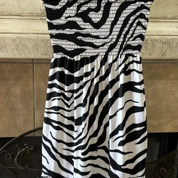 Funwear Factory Strapless Zebra Print Dress Bathing Suit Cover up Size Medium - Picture 3 of 8